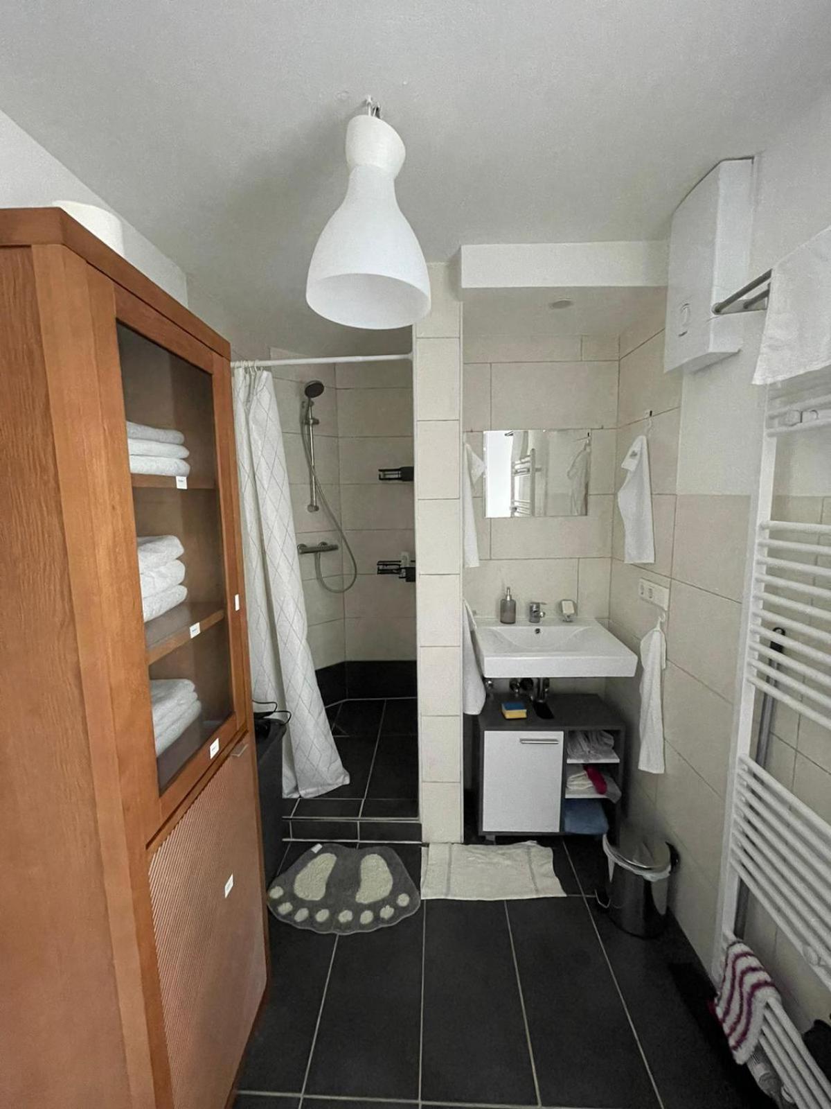 Bequemes Einzelzimmer Im Herzen Von Kassel Exterior foto